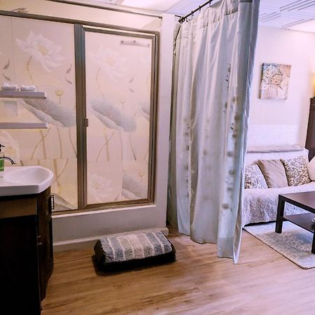 Uptown Area, Cozy King Suite, Quiet And Private, Free Parking, Walk To Restaurants Charlotte Dış mekan fotoğraf