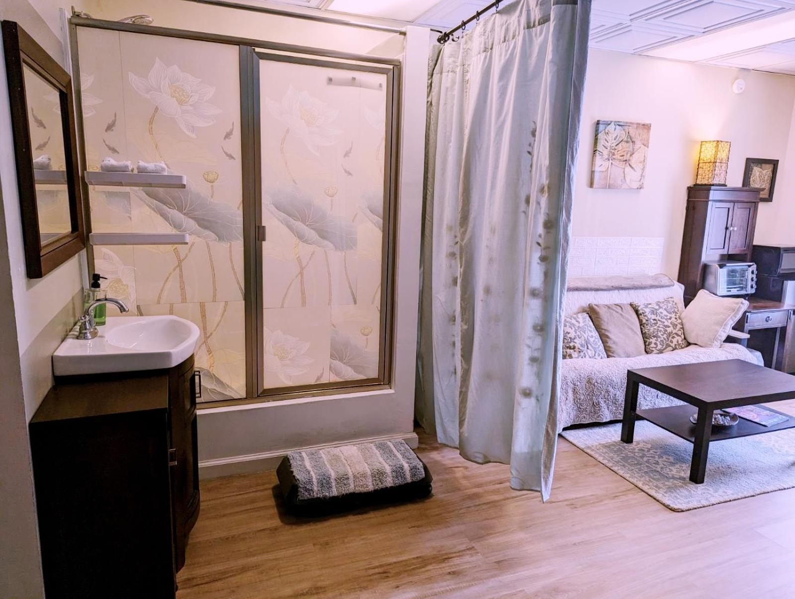 Uptown Area, Cozy King Suite, Quiet And Private, Free Parking, Walk To Restaurants Charlotte Dış mekan fotoğraf