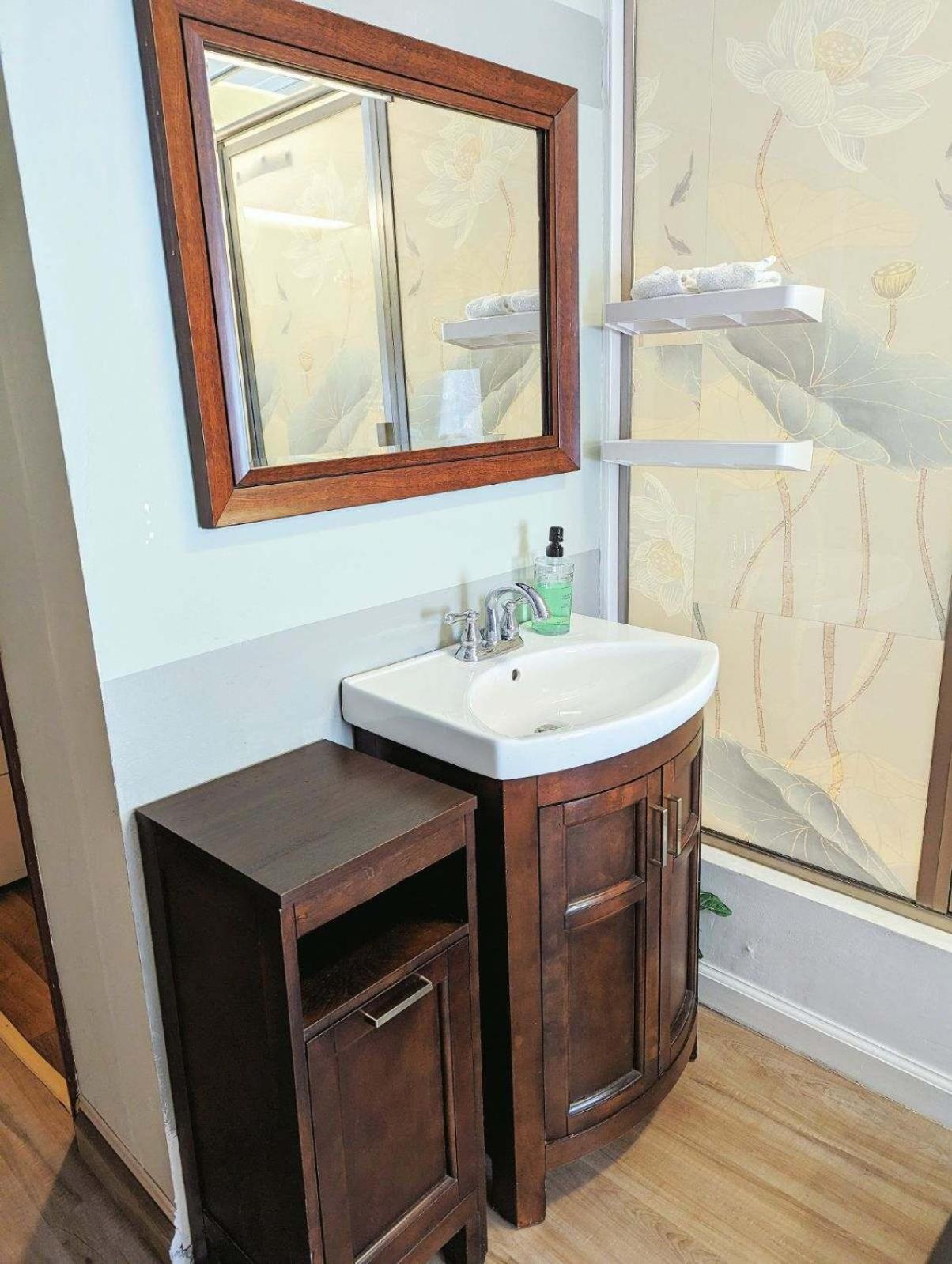 Uptown Area, Cozy King Suite, Quiet And Private, Free Parking, Walk To Restaurants Charlotte Dış mekan fotoğraf