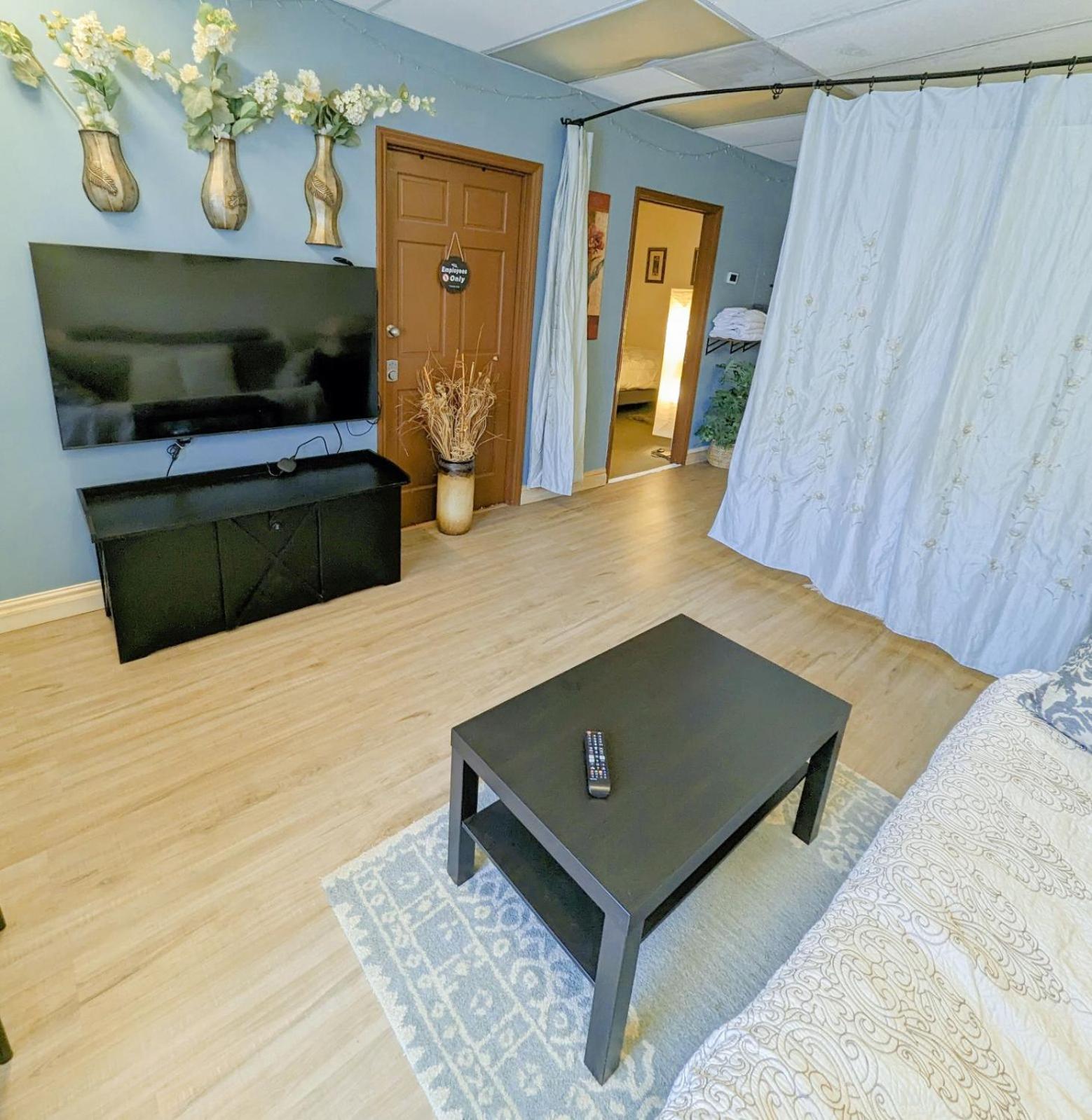 Uptown Area, Cozy King Suite, Quiet And Private, Free Parking, Walk To Restaurants Charlotte Dış mekan fotoğraf